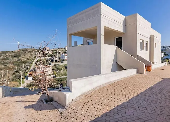 Cosy, Sea View Villa \