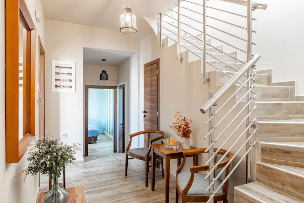Cosy, Sea View 